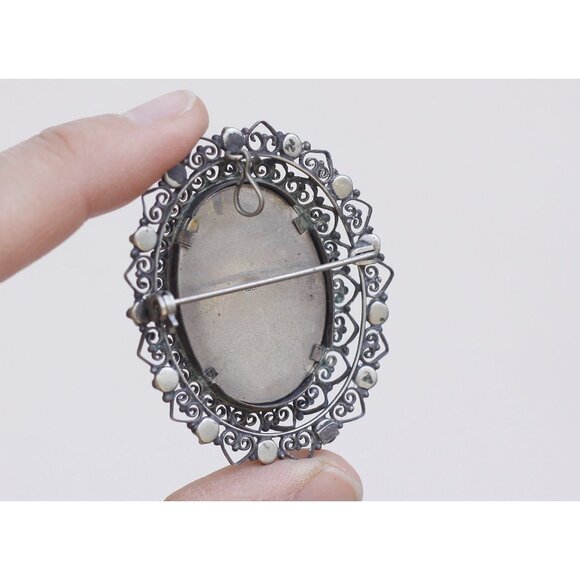 Antique miniature watercolour portrait brooch in 800 silver frame - Picture 8 of 10